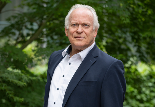 Portret foto van Hans van Tilborg