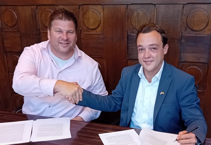 Tino Verspaandonk, directeur projectontwikkeling Gispro en Jannes Kusters, wethouder ruimtelijke ordening, bouwen en volkshuisvesting