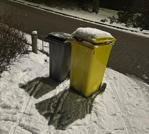 container in de sneeuw