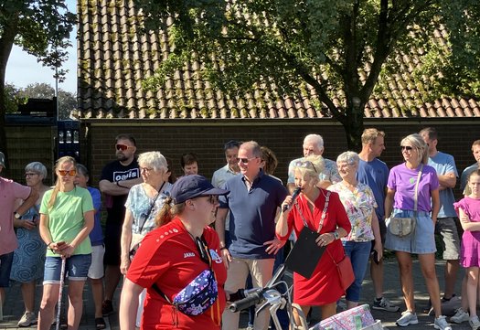 Burgemeester van Baarle-Nassau bij deelnemers bij start