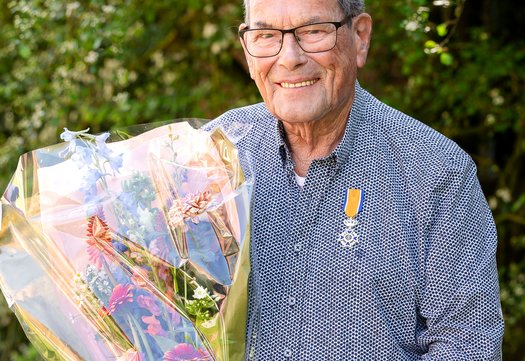 Cor Rossen met zijn lintje